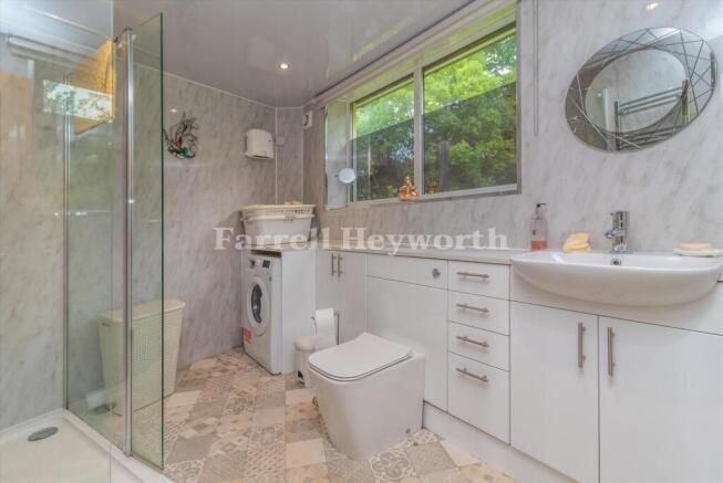 Bedroom 1 en suite i