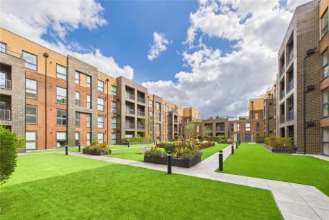 Moorfield Place, Farnborough, Hampshire, GU14