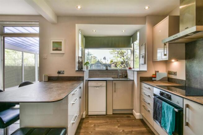 kitchen 2.jpg