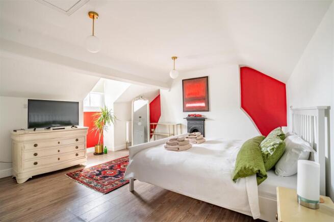 4 bed Terraced to rent Image 4