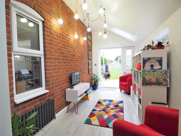 EXTENDED: Sitting Room/ Play Room 061