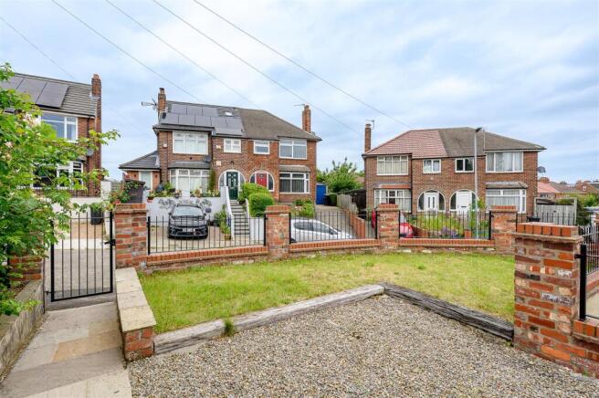 3 bed Semi-Detached for sale Image 9