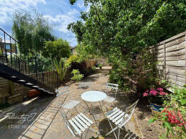 25, Norcott Road, Hackney, London N16 7EJ