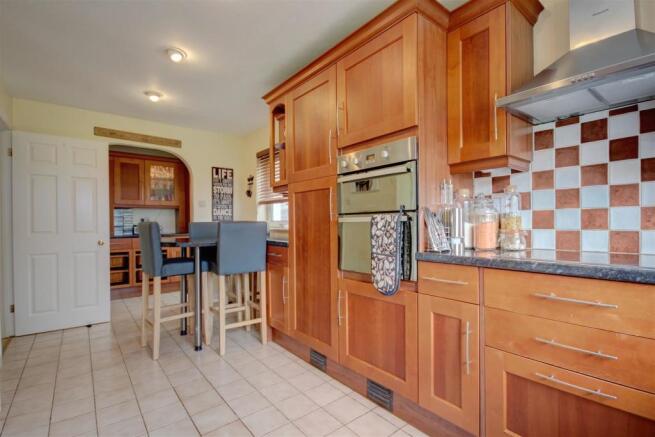7 Kitchen.jpg