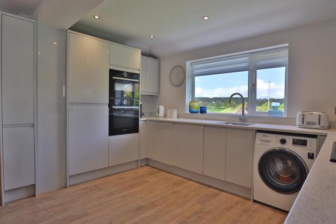 5 bed Semi-Detached for sale Image 7
