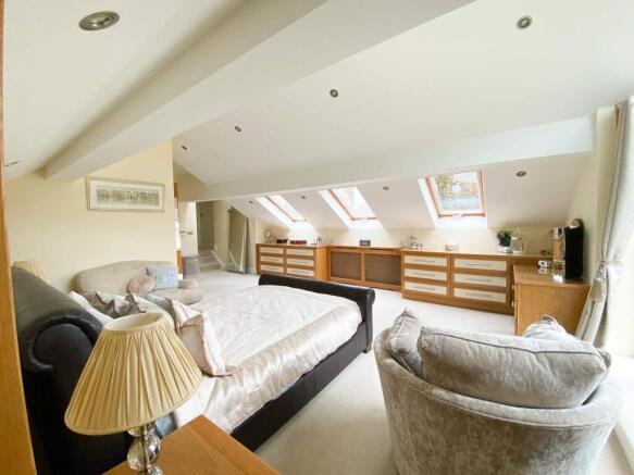 4 bed Detached for sale Image 11