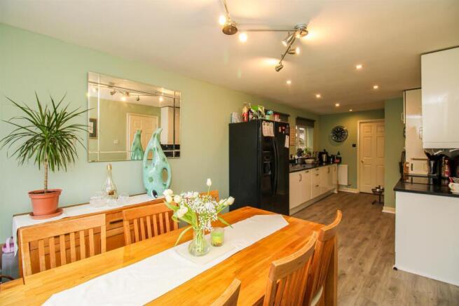 4 bed Detached for sale Image 4