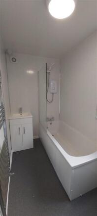 4 bed House Share to rent Image 8