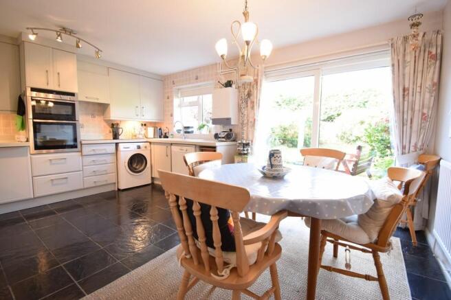 Kitchen/Breakfast...