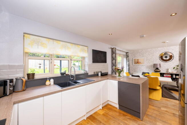 4 bed Detached for sale Image 6