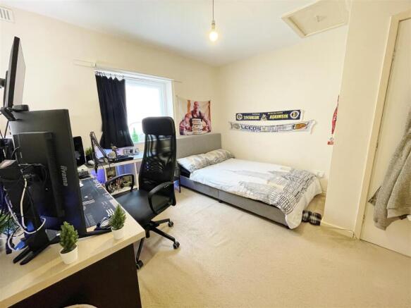 3 bed Flat for sale Image 11