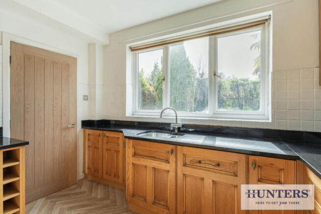 4 bed Detached for sale Image 8