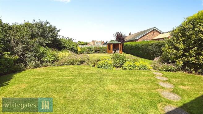 4 bed Bungalow for sale Image 12
