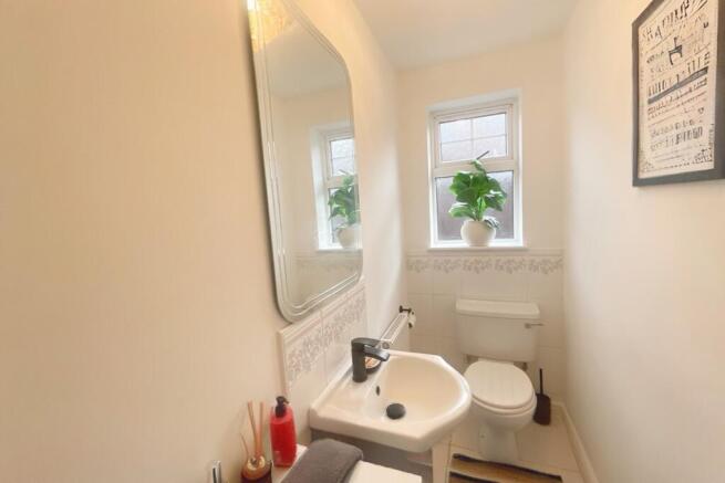 4 bed Detached for sale Image 12
