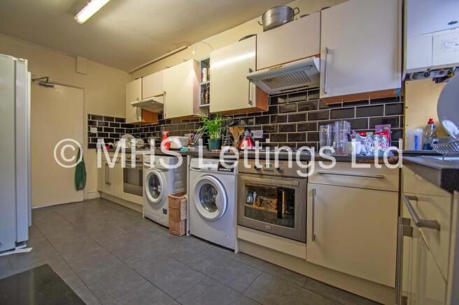 6 bed Terraced to rent Image 4