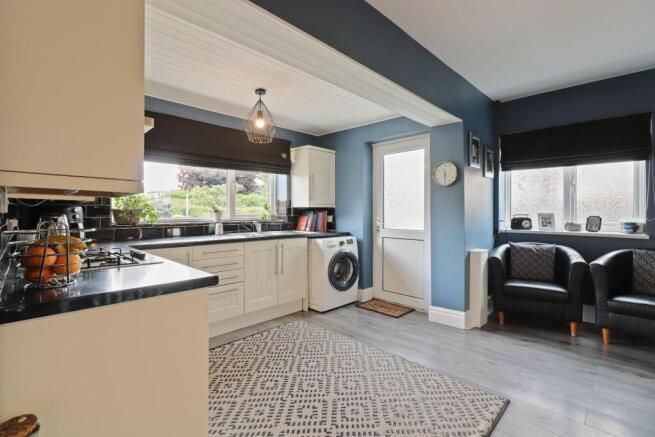 3 bed Semi-Detached for sale Image 8