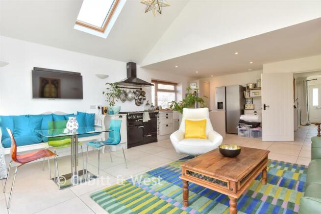 Lounge/ Dining Area