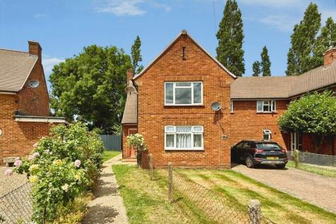 Barnfield, Iver, SL0