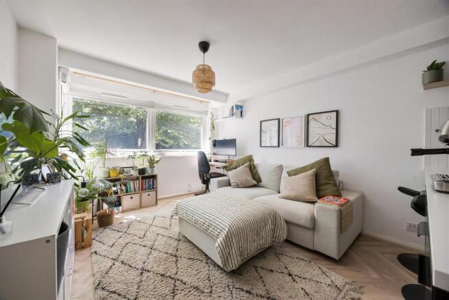 Queenswood Gardens, E11
