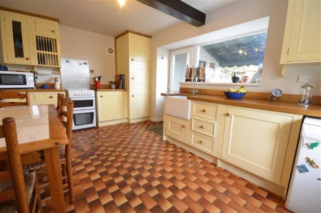 KITCHEN / BREAKFAST 