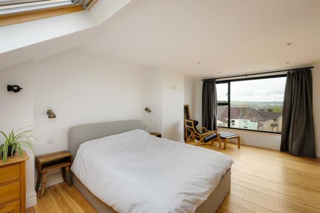 Loft room (2).jpg