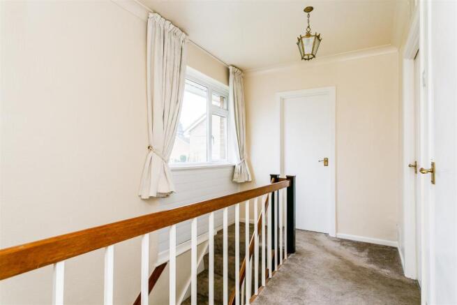 8283102-interior26.j