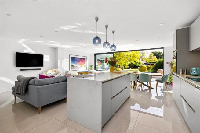 Finchampstead Road, Wokingham, Berkshire, RG40 photo 4