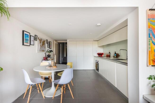 2L1S0BH - Kitchen E.jpg