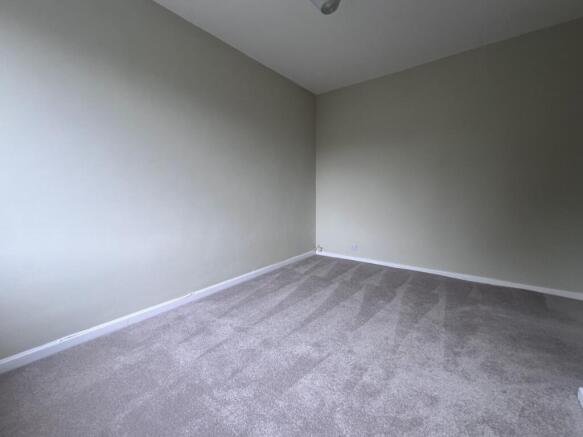 3 bed House to rent Image 5