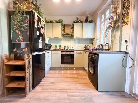 KITCHEN DINING ROOM
