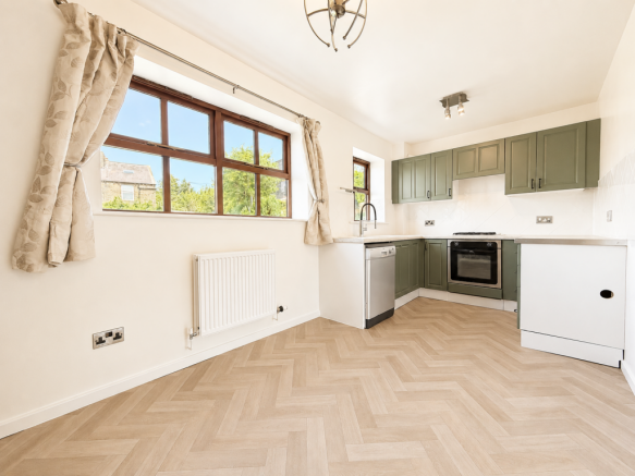 3 bed Town House for sale Image 6