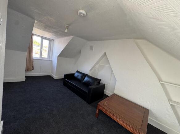 Large 1st floor Flat