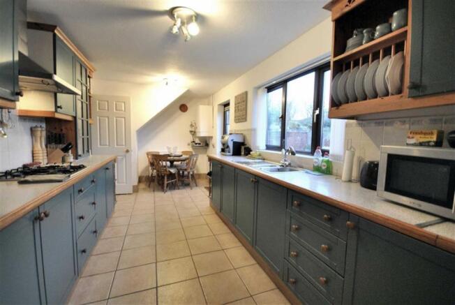 KITCHEN/BREAKFAST RO