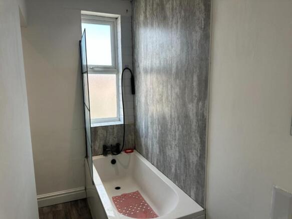 2 bed Terraced to rent Image 11