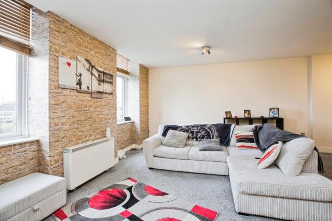 2 bed Apartment for sale Image 4