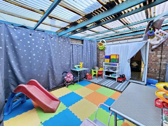 3 bed Semi-Detached for sale Image 12