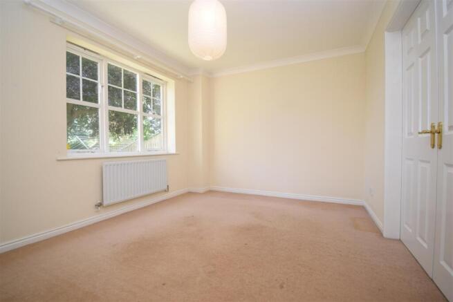 4 bed Detached to rent Image 9