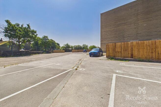 1 bed Apartment to rent Image 12