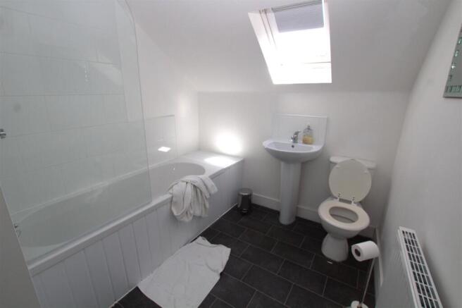 2 bed Apartment to rent Image 7