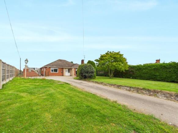 Spridlington Road, Faldingworth, LN8 photo 2