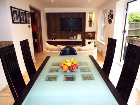 Open Kitchen/Lounge