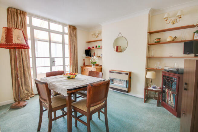 Guide Price £350,000-£375,000! No Forward Chain! Impressive Garden! photo 4