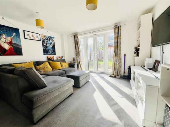 OPEN PLAN LIVING/KITCHEN SPACE: