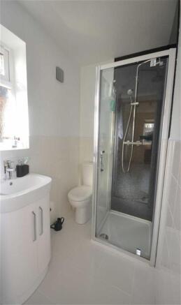 EN-SUITE SHOWER ROOM