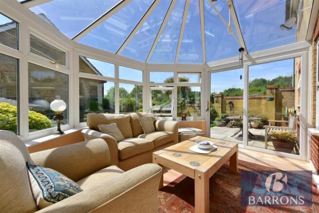 Lucern Close, West Cheshunt photo 4