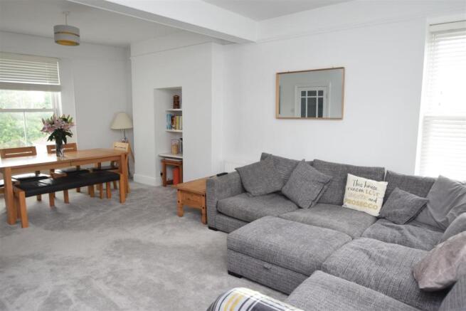 LIVING/DINING ROOM