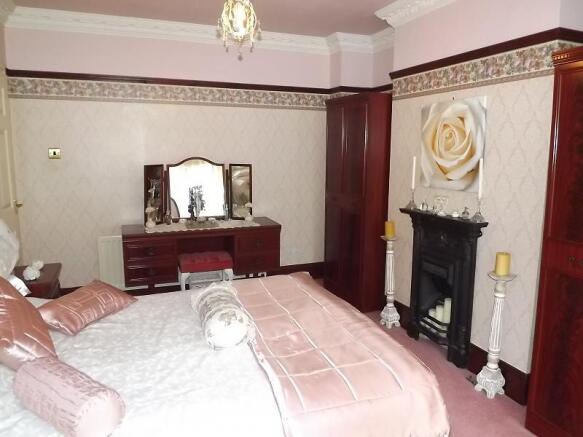 FRONT DOUBLE BEDROOM ONE