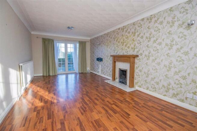 LOUNGE/DINING ROOM