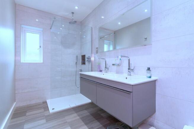 Master en-suite