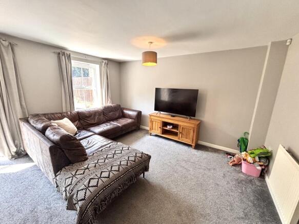 3 bed Town House to rent Image 5